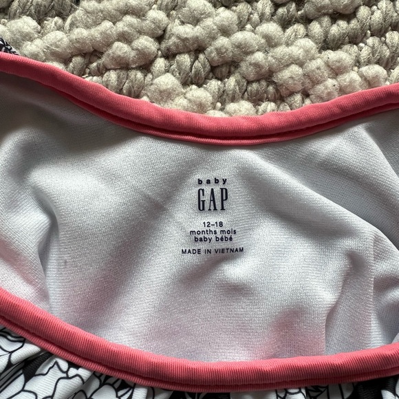 Baby GAP - infant bathing suits. Size 12-18 months - Picture 7 of 7